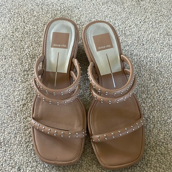 Dolce Vita Block Sandal - Picture 1 of 3